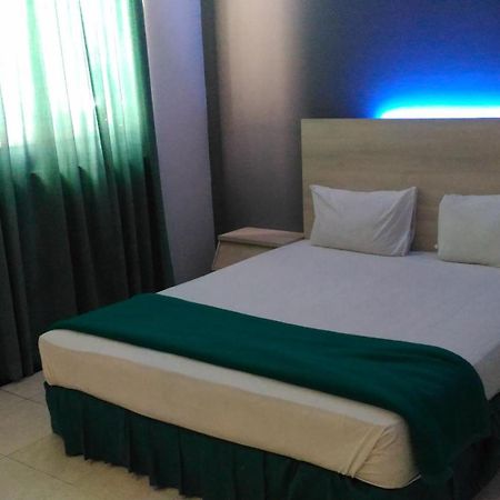 Hotel Kharisma Madiun Exteriér fotografie