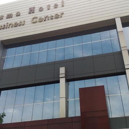 Hotel Kharisma Madiun Exteriér fotografie