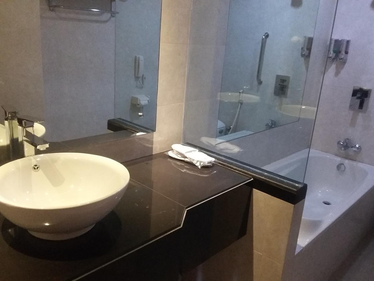 Hotel Kharisma Madiun Exteriér fotografie