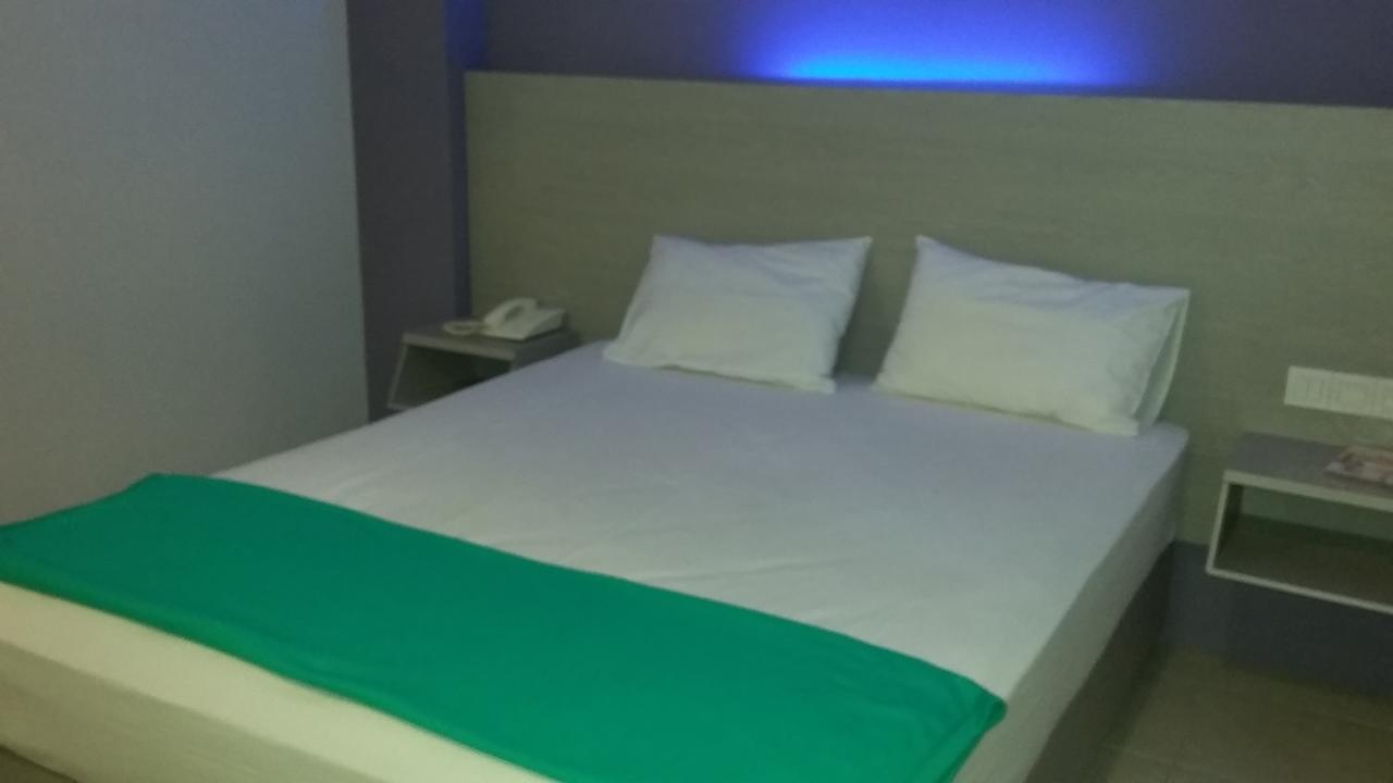 Hotel Kharisma Madiun Exteriér fotografie