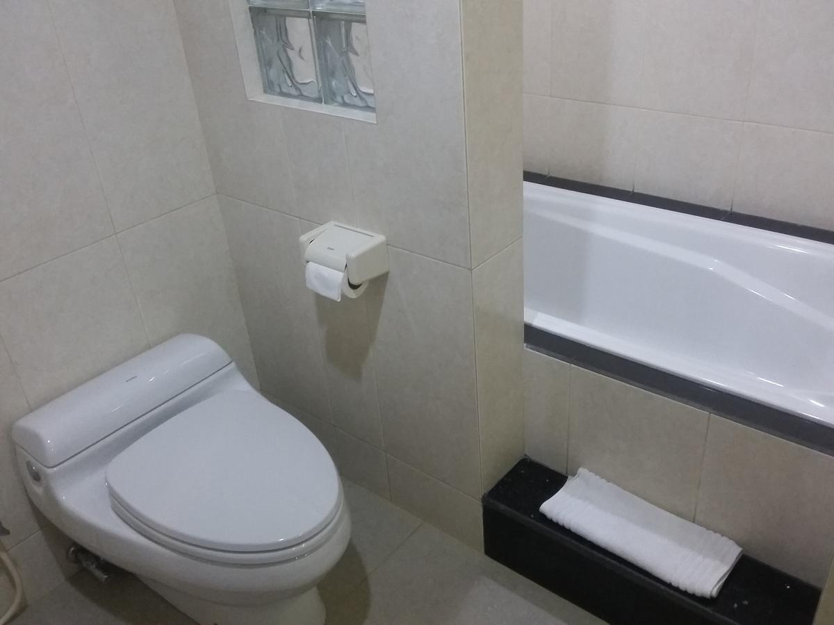 Hotel Kharisma Madiun Exteriér fotografie