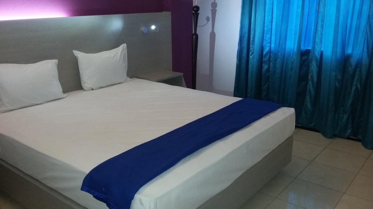 Hotel Kharisma Madiun Exteriér fotografie