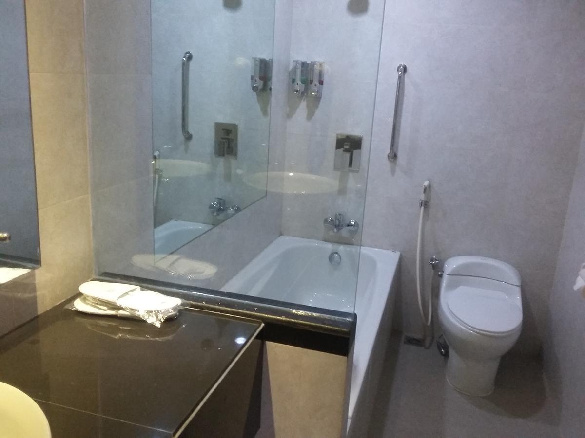 Hotel Kharisma Madiun Exteriér fotografie