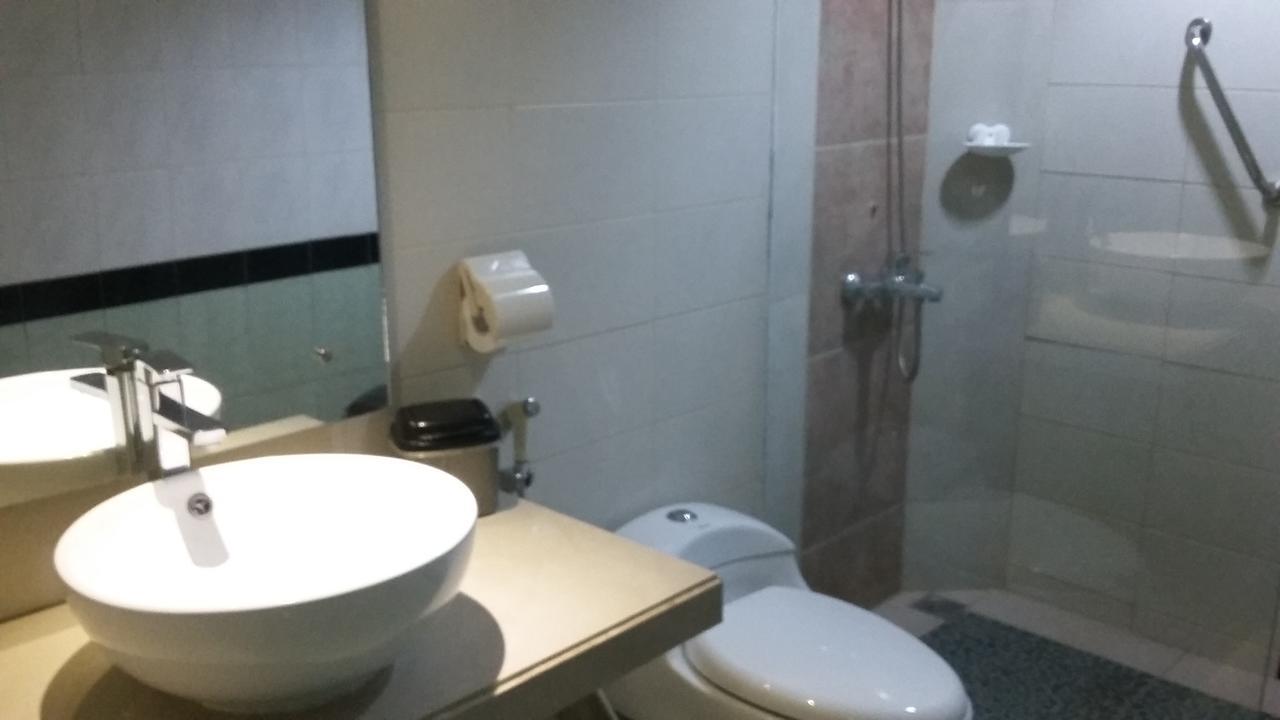 Hotel Kharisma Madiun Exteriér fotografie