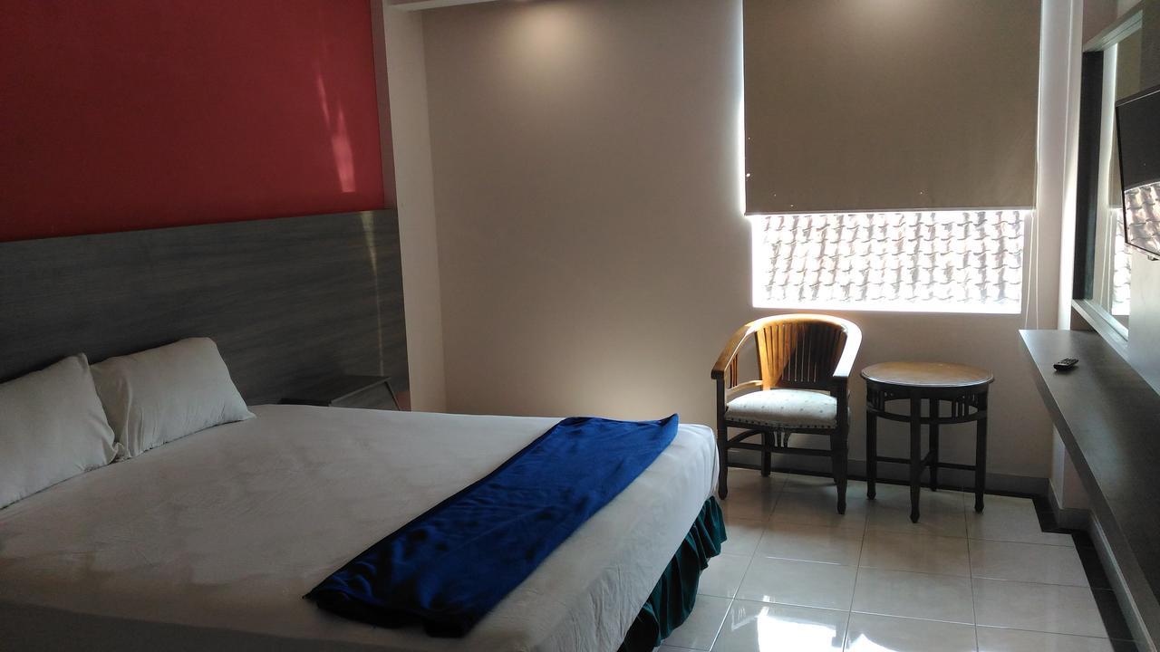 Hotel Kharisma Madiun Exteriér fotografie