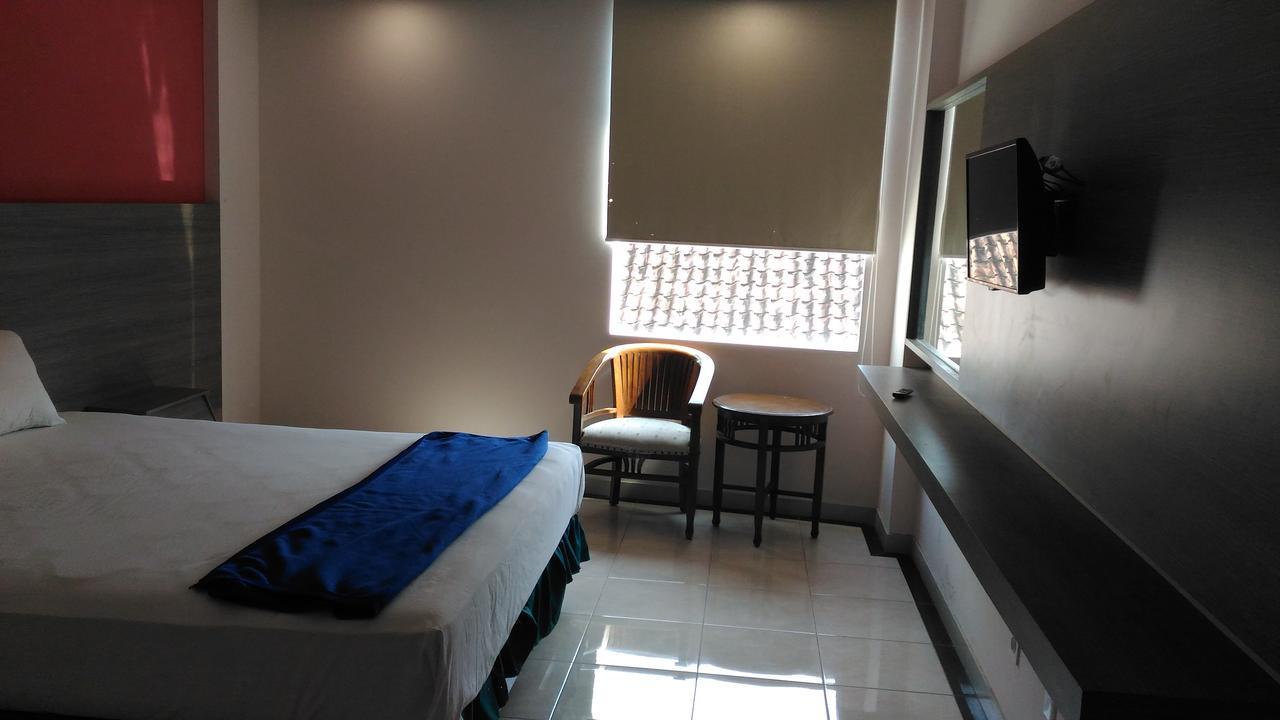 Hotel Kharisma Madiun Exteriér fotografie