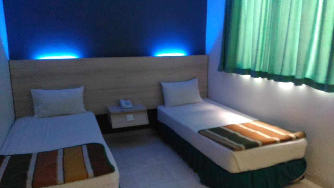 Hotel Kharisma Madiun Exteriér fotografie