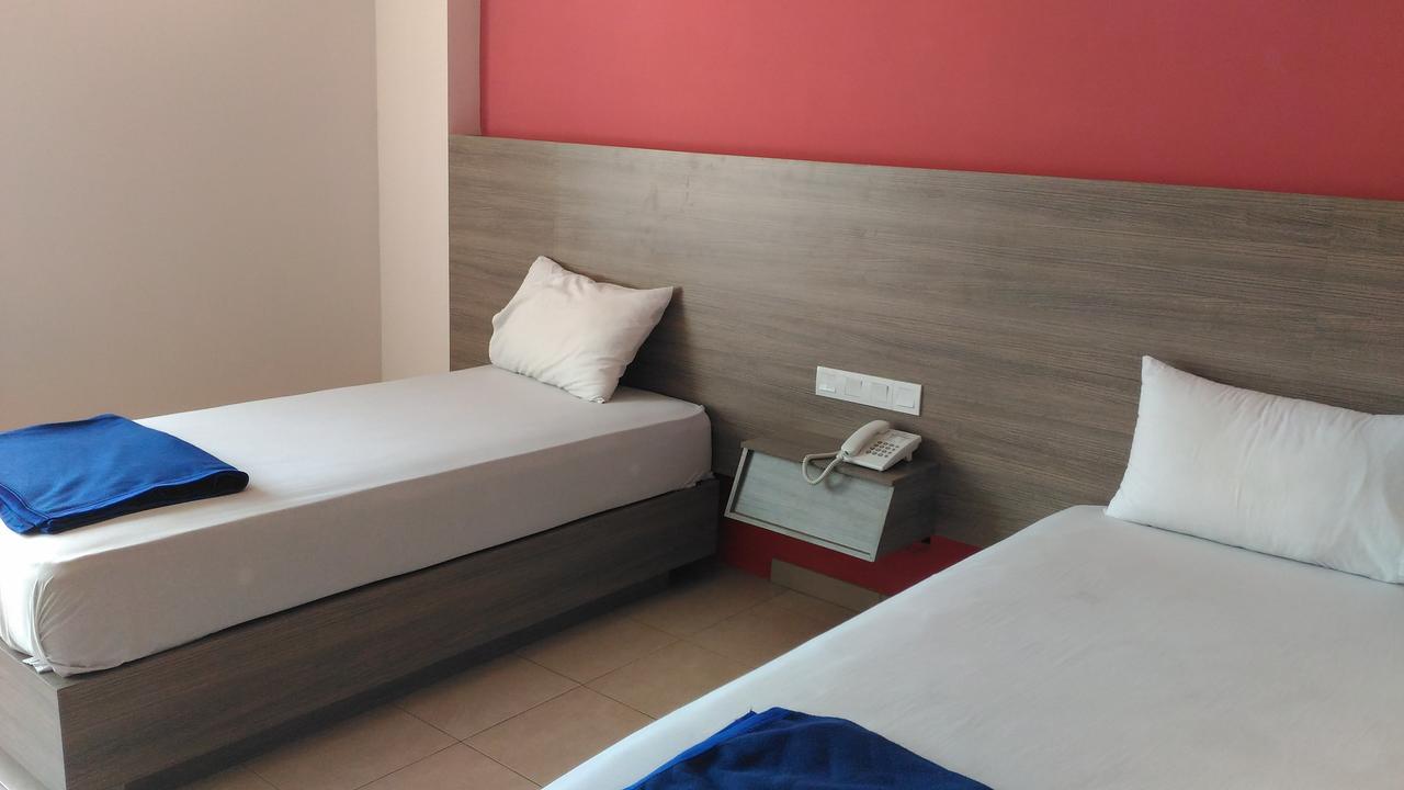 Hotel Kharisma Madiun Exteriér fotografie