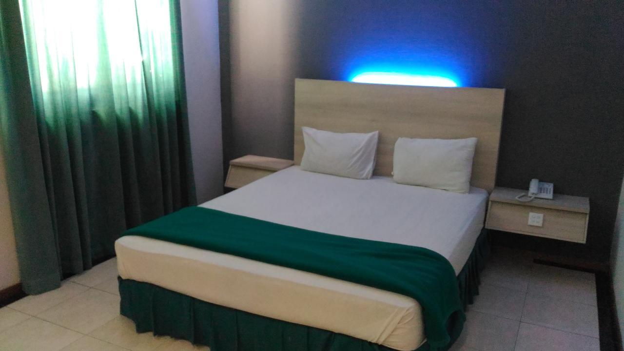 Hotel Kharisma Madiun Exteriér fotografie