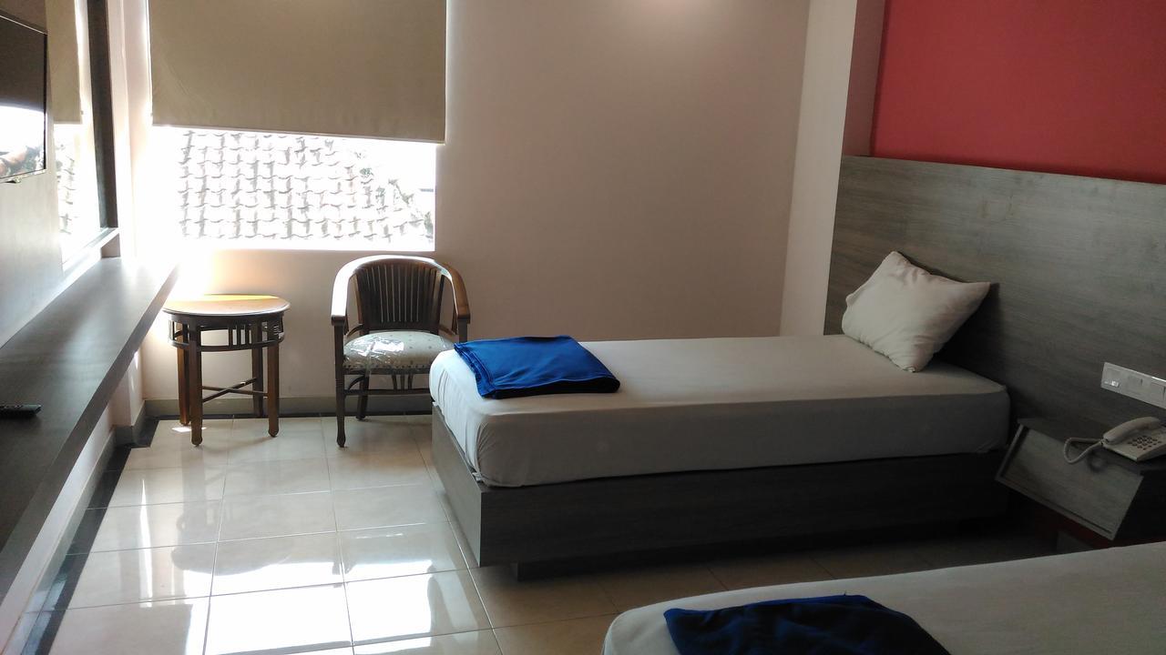 Hotel Kharisma Madiun Exteriér fotografie