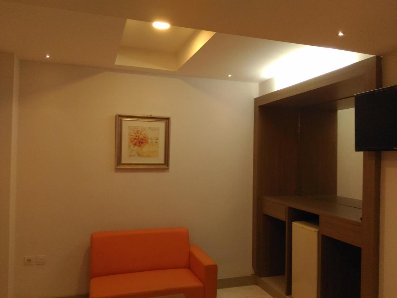 Hotel Kharisma Madiun Exteriér fotografie