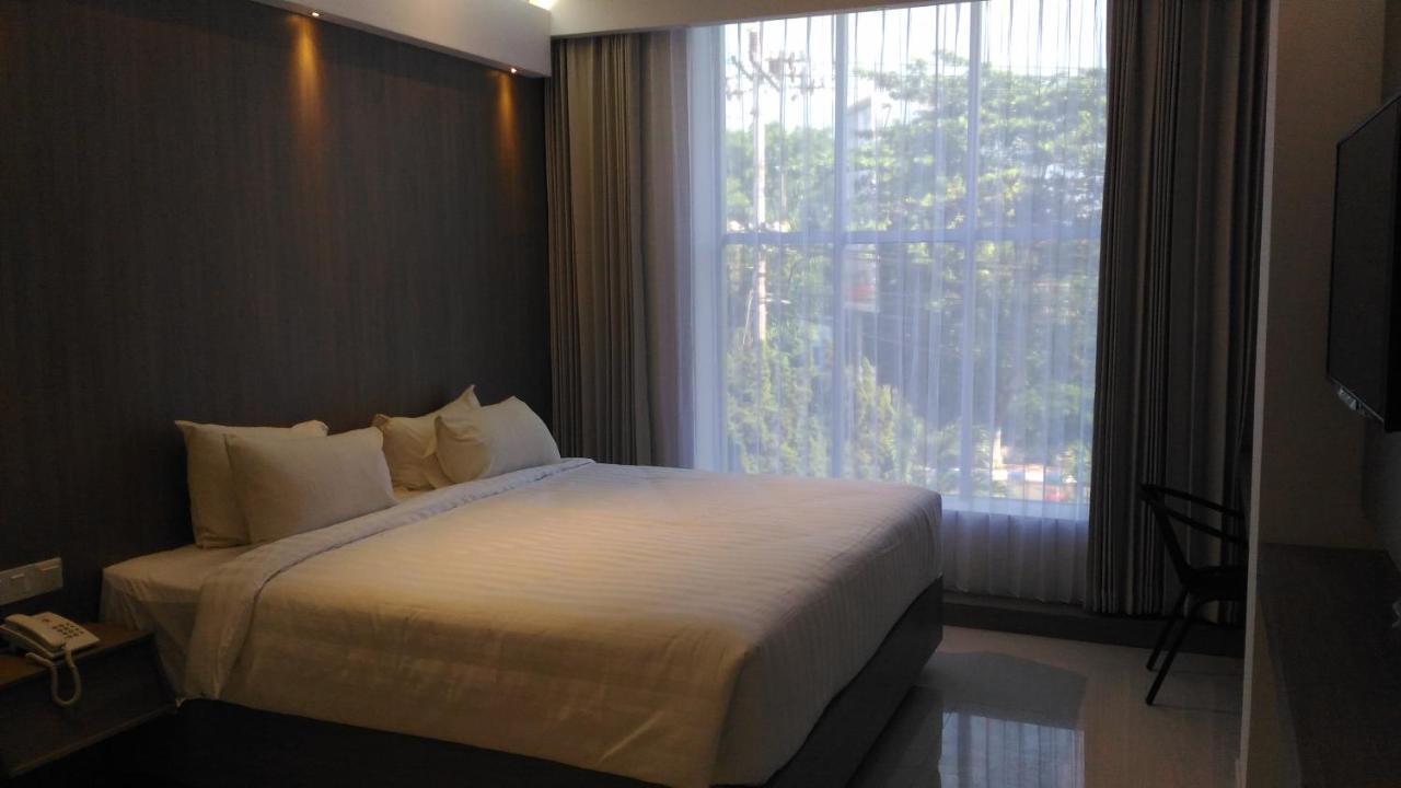 Hotel Kharisma Madiun Exteriér fotografie