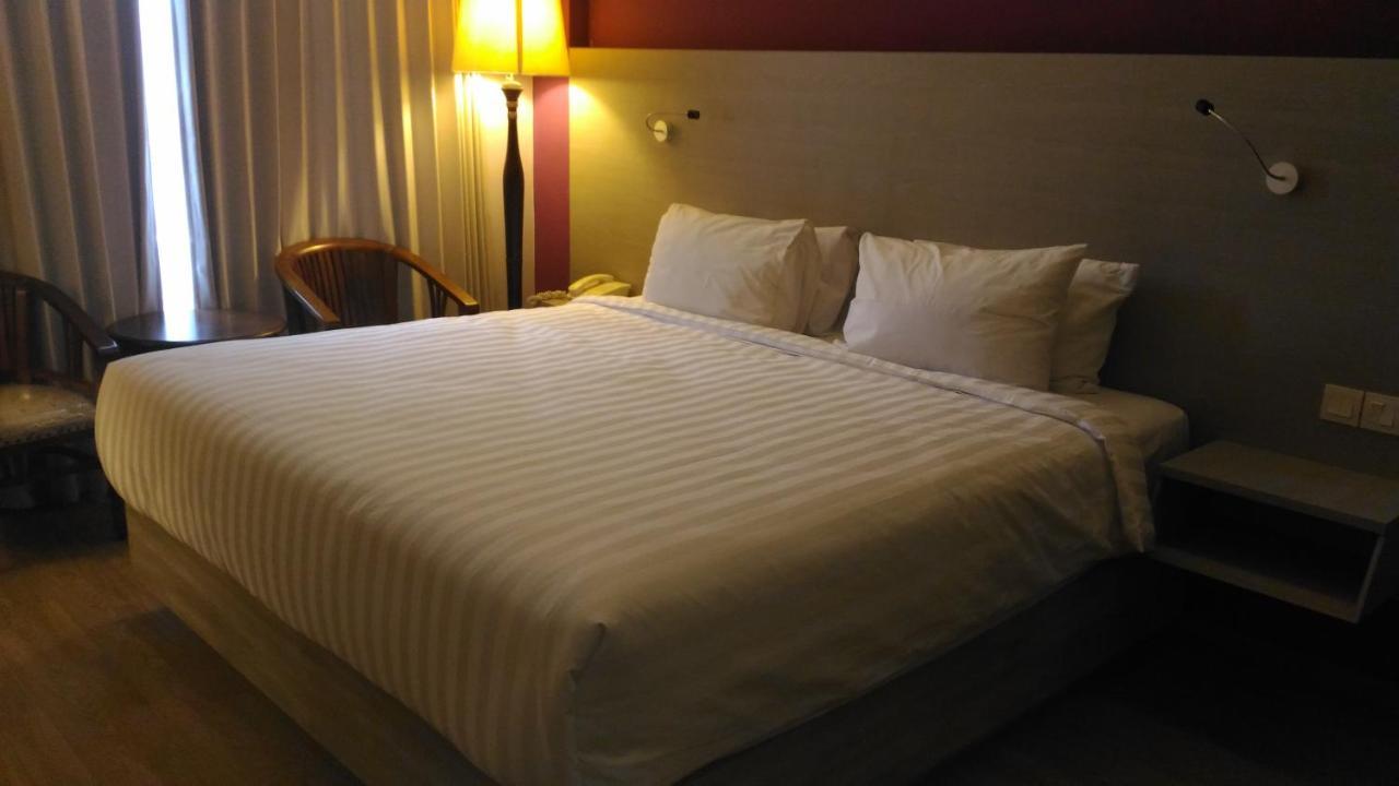 Hotel Kharisma Madiun Exteriér fotografie