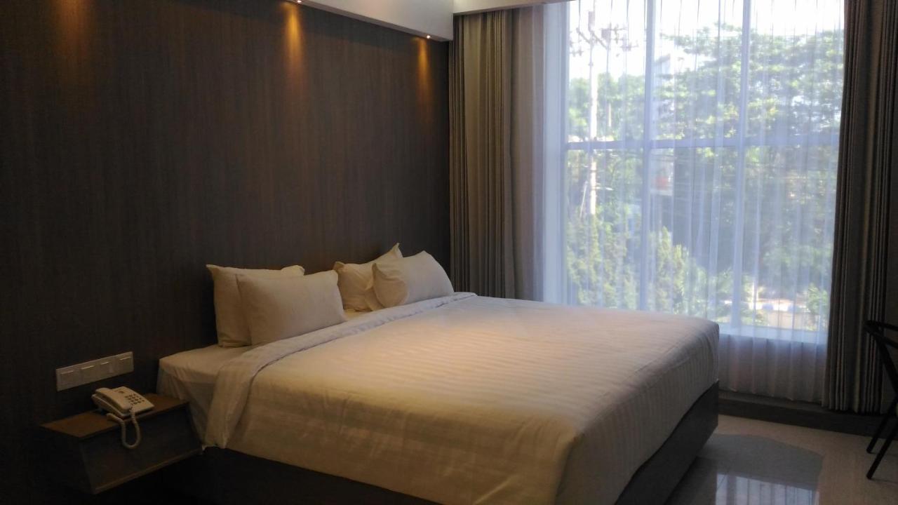 Hotel Kharisma Madiun Exteriér fotografie